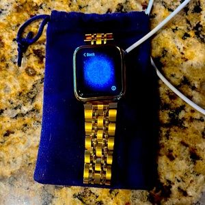 Apple Series 3 38mm Watch w/ charger.